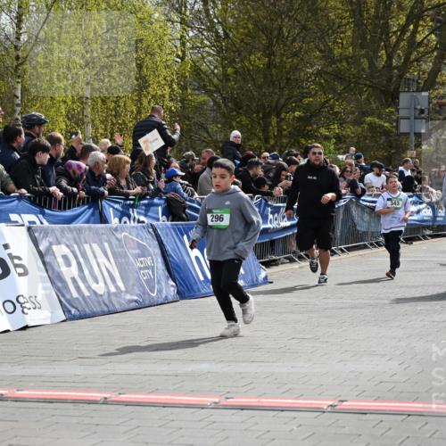 12.04.2026 - 45. Internationalen Wilhelmsburger Insellauf J. Mangold http://msf.ph/oto/9523384 12.04.2026 14:36:42 Ziel 296, 343, 665 meine-sportfotos.de
