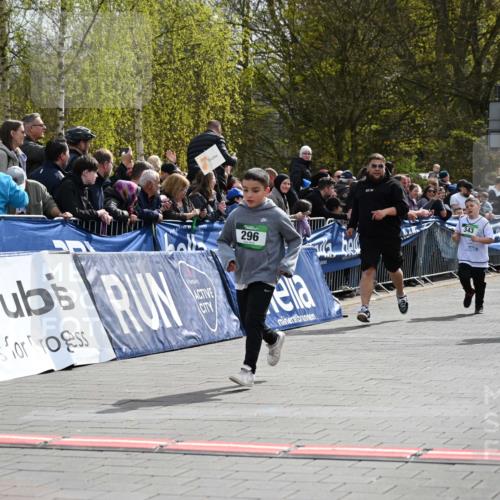12.04.2026 - 45. Internationalen Wilhelmsburger Insellauf J. Mangold http://msf.ph/oto/9523386 12.04.2026 14:36:42 Ziel 296, 343, 665 meine-sportfotos.de
