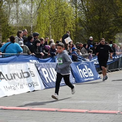 12.04.2026 - 45. Internationalen Wilhelmsburger Insellauf J. Mangold http://msf.ph/oto/9523389 12.04.2026 14:36:42 Ziel 296, 343, 665 meine-sportfotos.de