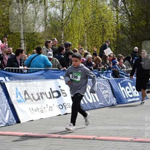 12.04.2026 - 45. Internationalen Wilhelmsburger Insellauf J. Mangold http://msf.ph/oto/9523392 12.04.2026 14:36:42 Ziel 296, 343, 665 meine-sportfotos.de
