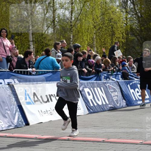 12.04.2026 - 45. Internationalen Wilhelmsburger Insellauf J. Mangold http://msf.ph/oto/9523394 12.04.2026 14:36:42 Ziel 296, 343, 665 meine-sportfotos.de