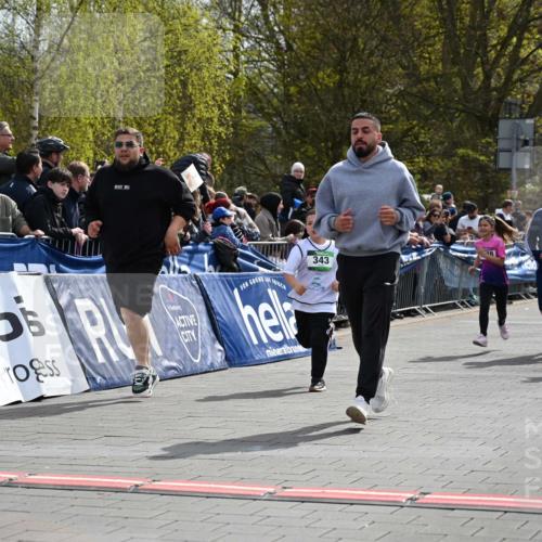 12.04.2026 - 45. Internationalen Wilhelmsburger Insellauf J. Mangold http://msf.ph/oto/9523400 12.04.2026 14:36:43 Ziel 296, 343, 665 meine-sportfotos.de