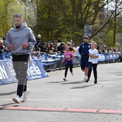 12.04.2026 - 45. Internationalen Wilhelmsburger Insellauf J. Mangold http://msf.ph/oto/9523401 12.04.2026 14:36:44 Ziel 296, 343, 665 meine-sportfotos.de