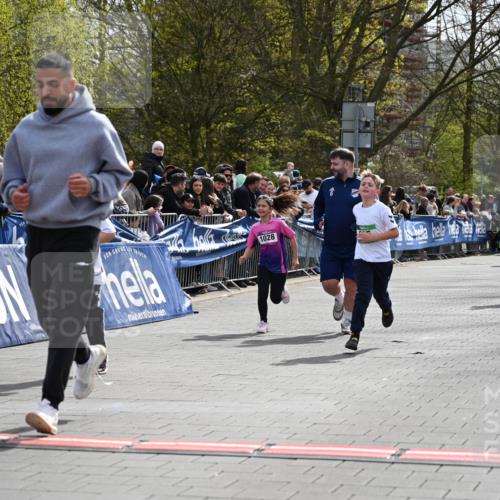 12.04.2026 - 45. Internationalen Wilhelmsburger Insellauf J. Mangold http://msf.ph/oto/9523402 12.04.2026 14:36:44 Ziel 296, 343, 665 meine-sportfotos.de