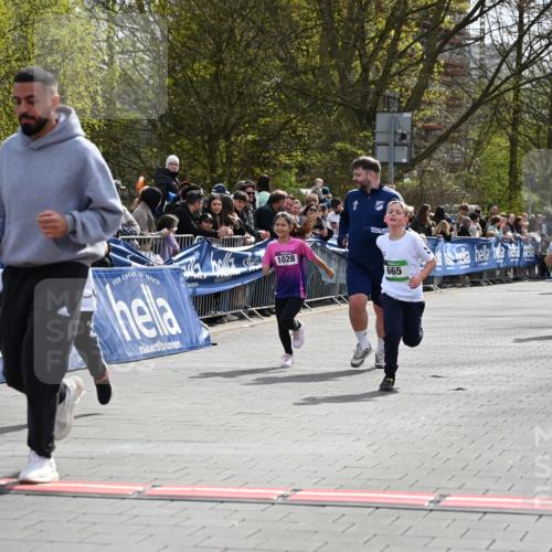 12.04.2026 - 45. Internationalen Wilhelmsburger Insellauf J. Mangold http://msf.ph/oto/9523403 12.04.2026 14:36:44 Ziel 296, 343, 665 meine-sportfotos.de