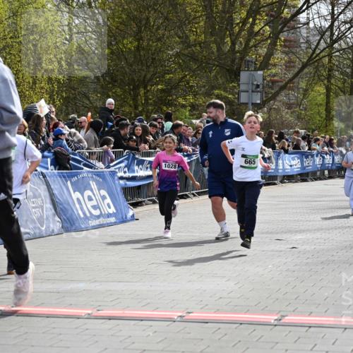 12.04.2026 - 45. Internationalen Wilhelmsburger Insellauf J. Mangold http://msf.ph/oto/9523406 12.04.2026 14:36:45 Ziel 296, 343, 665 meine-sportfotos.de