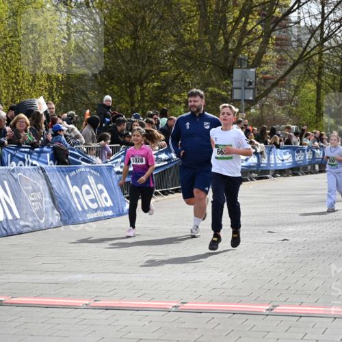 12.04.2026 - 45. Internationalen Wilhelmsburger Insellauf J. Mangold http://msf.ph/oto/9523410 12.04.2026 14:36:45 Ziel 296, 343, 665 meine-sportfotos.de