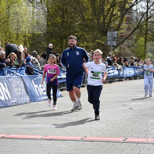12.04.2026 - 45. Internationalen Wilhelmsburger Insellauf J. Mangold http://msf.ph/oto/9523416 12.04.2026 14:36:45 Ziel 296, 343, 665 meine-sportfotos.de