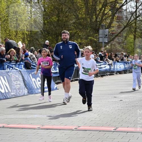 12.04.2026 - 45. Internationalen Wilhelmsburger Insellauf J. Mangold http://msf.ph/oto/9523417 12.04.2026 14:36:45 Ziel 296, 343, 665 meine-sportfotos.de