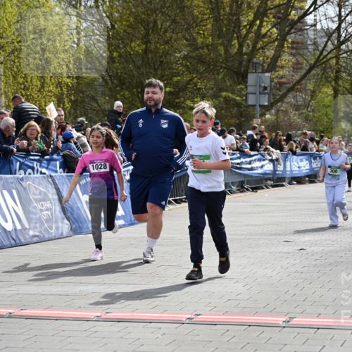 12.04.2026 - 45. Internationalen Wilhelmsburger Insellauf J. Mangold http://msf.ph/oto/9523419 12.04.2026 14:36:46 Ziel 296, 343, 665, 300 meine-sportfotos.de
