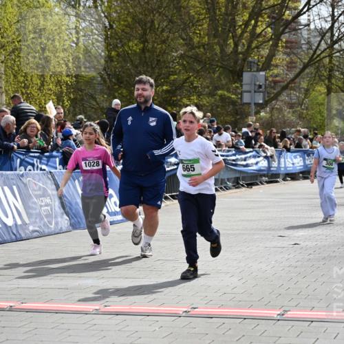 12.04.2026 - 45. Internationalen Wilhelmsburger Insellauf J. Mangold http://msf.ph/oto/9523420 12.04.2026 14:36:46 Ziel 296, 343, 665, 300 meine-sportfotos.de