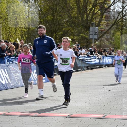 12.04.2026 - 45. Internationalen Wilhelmsburger Insellauf J. Mangold http://msf.ph/oto/9523423 12.04.2026 14:36:46 Ziel 296, 343, 665, 300 meine-sportfotos.de