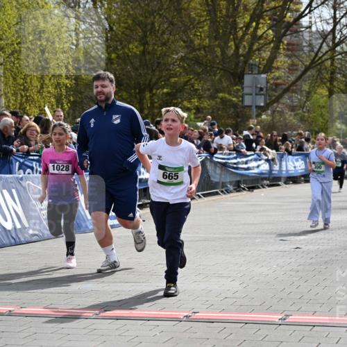 12.04.2026 - 45. Internationalen Wilhelmsburger Insellauf J. Mangold http://msf.ph/oto/9523424 12.04.2026 14:36:46 Ziel 296, 343, 665, 300 meine-sportfotos.de