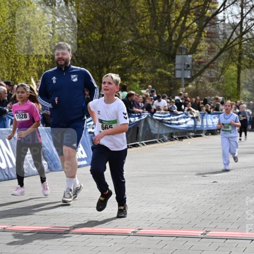 12.04.2026 - 45. Internationalen Wilhelmsburger Insellauf J. Mangold http://msf.ph/oto/9523426 12.04.2026 14:36:46 Ziel 296, 343, 665, 300 meine-sportfotos.de