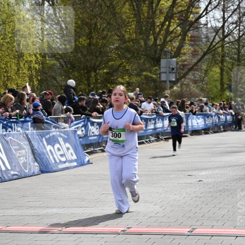 12.04.2026 - 45. Internationalen Wilhelmsburger Insellauf J. Mangold http://msf.ph/oto/9523427 12.04.2026 14:36:50 Ziel 665, 300 meine-sportfotos.de