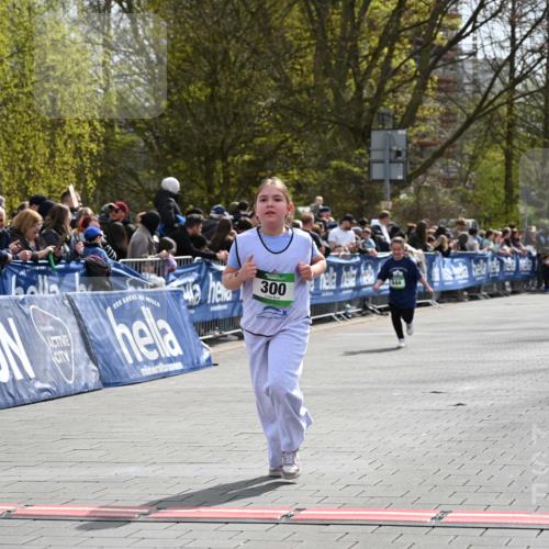 12.04.2026 - 45. Internationalen Wilhelmsburger Insellauf J. Mangold http://msf.ph/oto/9523428 12.04.2026 14:36:50 Ziel 665, 300 meine-sportfotos.de