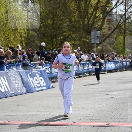 12.04.2026 - 45. Internationalen Wilhelmsburger Insellauf J. Mangold http://msf.ph/oto/9523429 12.04.2026 14:36:50 Ziel 665, 300 meine-sportfotos.de