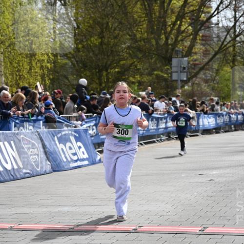 12.04.2026 - 45. Internationalen Wilhelmsburger Insellauf J. Mangold http://msf.ph/oto/9523430 12.04.2026 14:36:50 Ziel 665, 300 meine-sportfotos.de