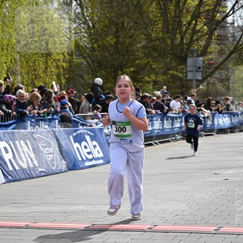12.04.2026 - 45. Internationalen Wilhelmsburger Insellauf J. Mangold http://msf.ph/oto/9523432 12.04.2026 14:36:50 Ziel 665, 300 meine-sportfotos.de
