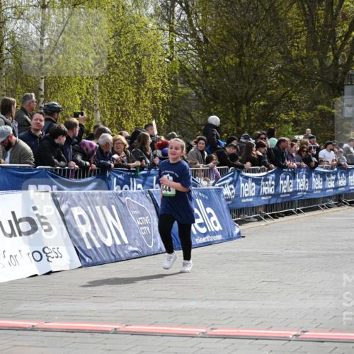 12.04.2026 - 45. Internationalen Wilhelmsburger Insellauf J. Mangold http://msf.ph/oto/9523436 12.04.2026 14:36:53 Ziel 300, 644, 511 meine-sportfotos.de