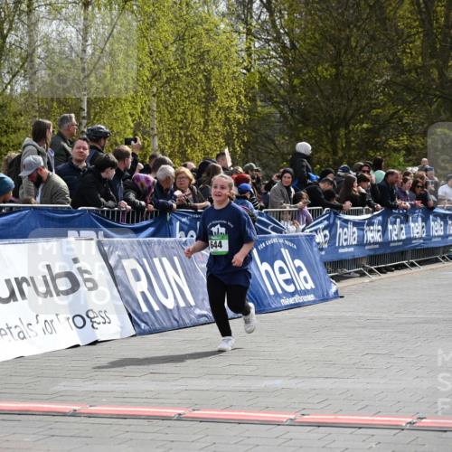 12.04.2026 - 45. Internationalen Wilhelmsburger Insellauf J. Mangold http://msf.ph/oto/9523439 12.04.2026 14:36:54 Ziel 300, 644, 511, 650 meine-sportfotos.de