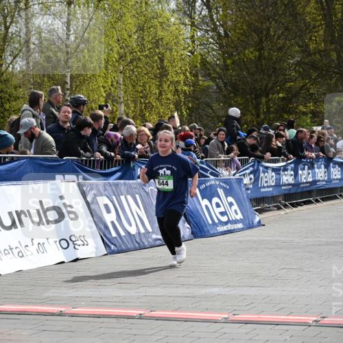 12.04.2026 - 45. Internationalen Wilhelmsburger Insellauf J. Mangold http://msf.ph/oto/9523440 12.04.2026 14:36:54 Ziel 300, 644, 511, 650 meine-sportfotos.de