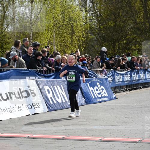 12.04.2026 - 45. Internationalen Wilhelmsburger Insellauf J. Mangold http://msf.ph/oto/9523441 12.04.2026 14:36:54 Ziel 300, 644, 511, 650 meine-sportfotos.de