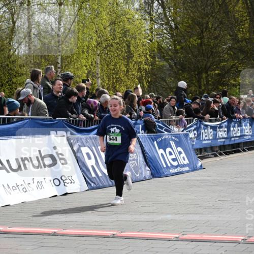 12.04.2026 - 45. Internationalen Wilhelmsburger Insellauf J. Mangold http://msf.ph/oto/9523443 12.04.2026 14:36:54 Ziel 300, 644, 511, 650 meine-sportfotos.de