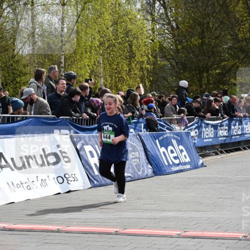12.04.2026 - 45. Internationalen Wilhelmsburger Insellauf J. Mangold http://msf.ph/oto/9523444 12.04.2026 14:36:54 Ziel 300, 644, 511, 650 meine-sportfotos.de
