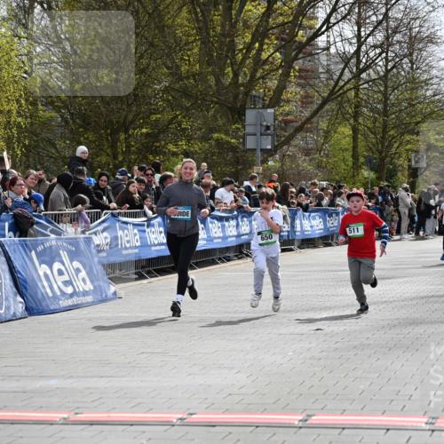 12.04.2026 - 45. Internationalen Wilhelmsburger Insellauf J. Mangold http://msf.ph/oto/9523449 12.04.2026 14:36:56 Ziel 644, 511, 650 meine-sportfotos.de