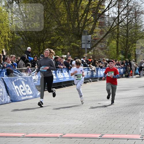 12.04.2026 - 45. Internationalen Wilhelmsburger Insellauf J. Mangold http://msf.ph/oto/9523453 12.04.2026 14:36:56 Ziel 644, 511, 650 meine-sportfotos.de