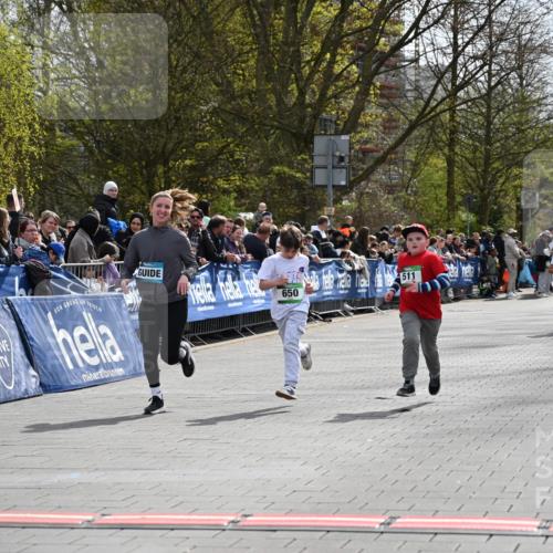 12.04.2026 - 45. Internationalen Wilhelmsburger Insellauf J. Mangold http://msf.ph/oto/9523454 12.04.2026 14:36:56 Ziel 644, 511, 650 meine-sportfotos.de
