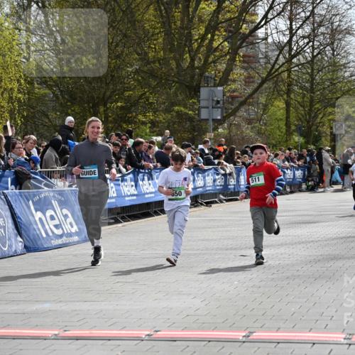 12.04.2026 - 45. Internationalen Wilhelmsburger Insellauf J. Mangold http://msf.ph/oto/9523455 12.04.2026 14:36:56 Ziel 644, 511, 650 meine-sportfotos.de