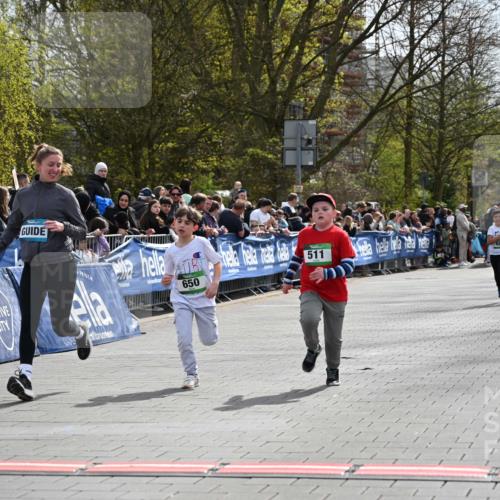 12.04.2026 - 45. Internationalen Wilhelmsburger Insellauf J. Mangold http://msf.ph/oto/9523460 12.04.2026 14:36:57 Ziel 644, 511, 650, 689 meine-sportfotos.de