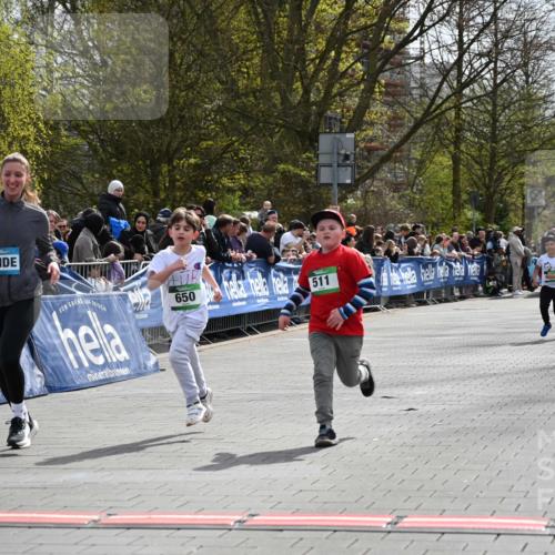 12.04.2026 - 45. Internationalen Wilhelmsburger Insellauf J. Mangold http://msf.ph/oto/9523462 12.04.2026 14:36:57 Ziel 644, 511, 650, 689 meine-sportfotos.de