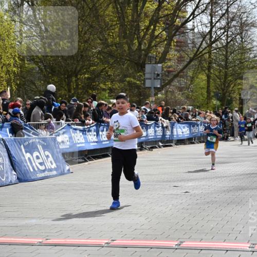 12.04.2026 - 45. Internationalen Wilhelmsburger Insellauf J. Mangold http://msf.ph/oto/9523478 12.04.2026 14:37:01 Ziel 511, 650, 689 meine-sportfotos.de