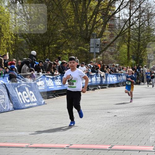 12.04.2026 - 45. Internationalen Wilhelmsburger Insellauf J. Mangold http://msf.ph/oto/9523479 12.04.2026 14:37:01 Ziel 511, 650, 689 meine-sportfotos.de