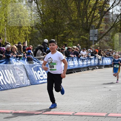 12.04.2026 - 45. Internationalen Wilhelmsburger Insellauf J. Mangold http://msf.ph/oto/9523486 12.04.2026 14:37:01 Ziel 511, 650, 689 meine-sportfotos.de