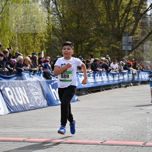12.04.2026 - 45. Internationalen Wilhelmsburger Insellauf J. Mangold http://msf.ph/oto/9523488 12.04.2026 14:37:01 Ziel 511, 650, 689 meine-sportfotos.de