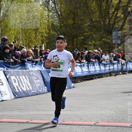 12.04.2026 - 45. Internationalen Wilhelmsburger Insellauf J. Mangold http://msf.ph/oto/9523489 12.04.2026 14:37:01 Ziel 511, 650, 689 meine-sportfotos.de
