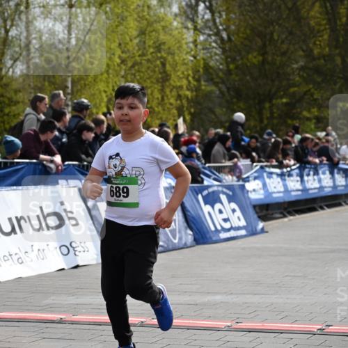 12.04.2026 - 45. Internationalen Wilhelmsburger Insellauf J. Mangold http://msf.ph/oto/9523494 12.04.2026 14:37:02 Ziel 650, 689 meine-sportfotos.de