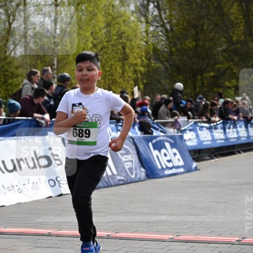 12.04.2026 - 45. Internationalen Wilhelmsburger Insellauf J. Mangold http://msf.ph/oto/9523495 12.04.2026 14:37:02 Ziel 650, 689 meine-sportfotos.de