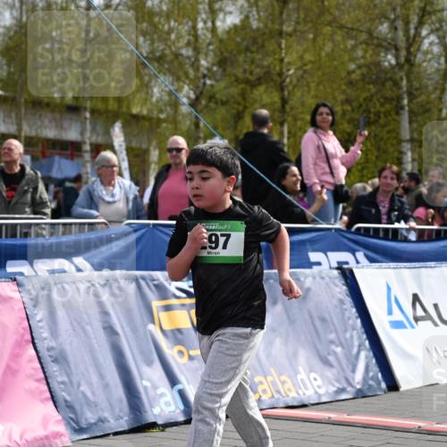 12.04.2026 - 45. Internationalen Wilhelmsburger Insellauf J. Mangold http://msf.ph/oto/9523531 12.04.2026 14:37:13 Ziel 874, 297, 310 meine-sportfotos.de