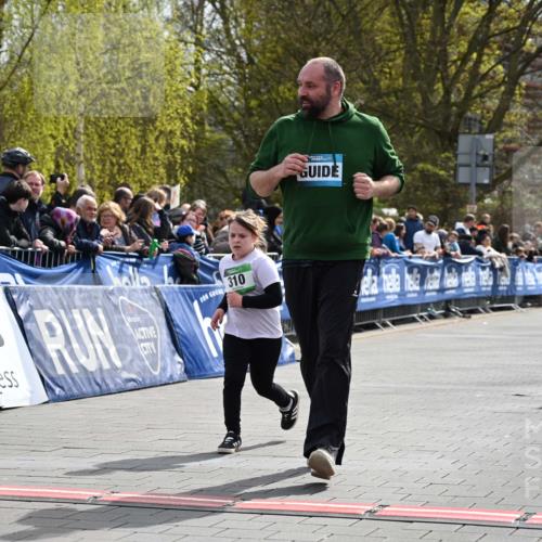 12.04.2026 - 45. Internationalen Wilhelmsburger Insellauf J. Mangold http://msf.ph/oto/9523533 12.04.2026 14:37:15 Ziel 874, 297, 310 meine-sportfotos.de