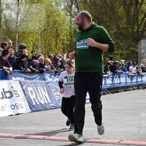 12.04.2026 - 45. Internationalen Wilhelmsburger Insellauf J. Mangold http://msf.ph/oto/9523538 12.04.2026 14:37:15 Ziel 874, 297, 310 meine-sportfotos.de