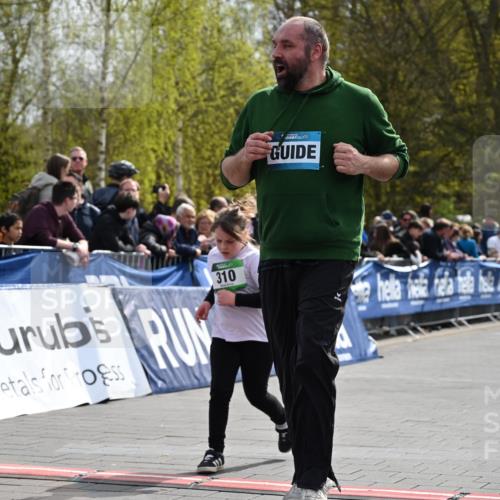 12.04.2026 - 45. Internationalen Wilhelmsburger Insellauf J. Mangold http://msf.ph/oto/9523541 12.04.2026 14:37:15 Ziel 874, 297, 310 meine-sportfotos.de