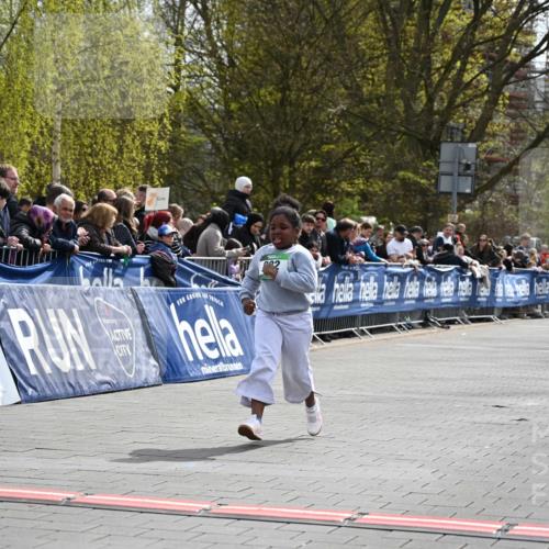 12.04.2026 - 45. Internationalen Wilhelmsburger Insellauf J. Mangold http://msf.ph/oto/9523543 12.04.2026 14:37:25 Ziel 822, 1031 meine-sportfotos.de