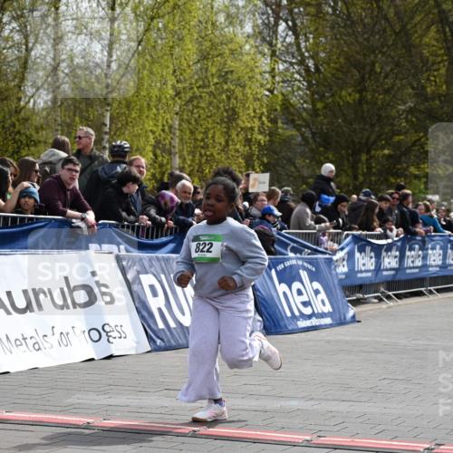 12.04.2026 - 45. Internationalen Wilhelmsburger Insellauf J. Mangold http://msf.ph/oto/9523552 12.04.2026 14:37:26 Ziel 822, 1031 meine-sportfotos.de