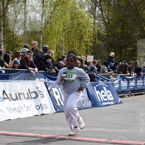 12.04.2026 - 45. Internationalen Wilhelmsburger Insellauf J. Mangold http://msf.ph/oto/9523553 12.04.2026 14:37:26 Ziel 822, 1031 meine-sportfotos.de