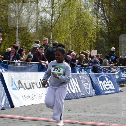 12.04.2026 - 45. Internationalen Wilhelmsburger Insellauf J. Mangold http://msf.ph/oto/9523556 12.04.2026 14:37:27 Ziel 822, 1031 meine-sportfotos.de